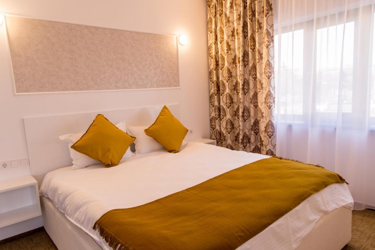 Complex Carol Hotel บูเซา ภายนอก รูปภาพ